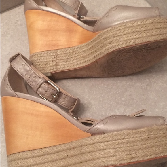 Coach Muted Silver Leather Platform Sandals Sz 7 - Picture 3 of 6